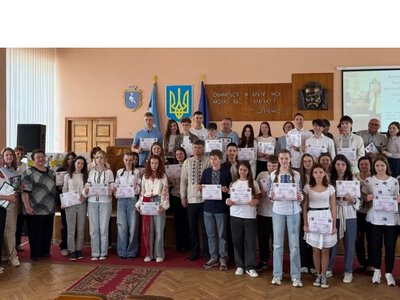 Чверть мільйона - за інтелект: у Буській громаді нагородили найкращих учнів та вшанували їх вчителів