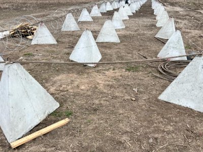 Латвія встановлює зуби дракона та протитанкові рови на кордоні з РФ