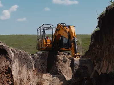 На Харківщині військові будують глибокоешелоновану лінію оборони. ВІДЕО