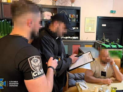 Вимагали гроші з підприємців: «на гарячому» затримано аналітика та детектива БЕБ