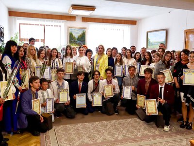 На Прикарпатті відзначили переможців учнівських олімпіад, конкурсів та їхніх наставників