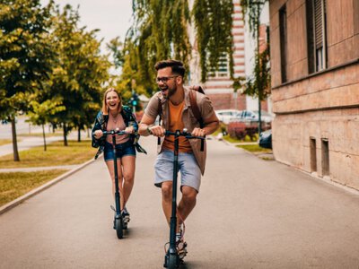 В Україні хочуть врегулювати рух електросамокатів на дорогах – що пропонує поліція (Відео)