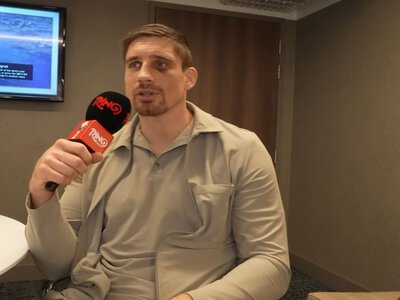 Верховен вимагає вибачень після бою з Усиком