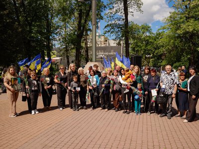 Дзвін пам’яті у Франківську: родинам загиблих бійців вручили державні відзнаки