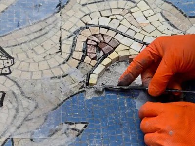 В Італії відновили пошкоджену туристами мозаїку «щасливого бика»