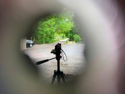 У Києві чоловік стріляв із рушниці на паркінгу і тяжко поранив перехожу (фото)