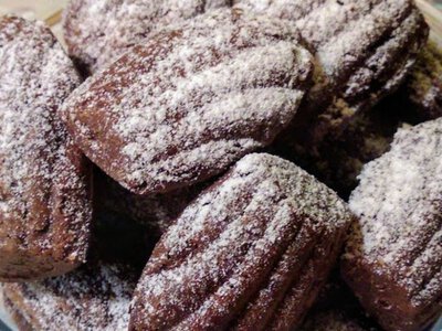 Шоколадные мадлены с шоколадной крошкой