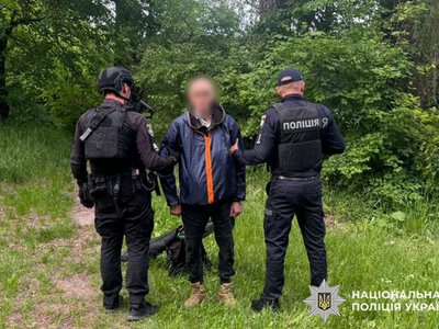 На Хмельниччині наркозалежний чоловік стріляв з пневматичної зброї по людях