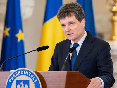 Президент Румунії каже, що дрон РФ, який поцілив у багатоповерхівку, підбила українська ППО