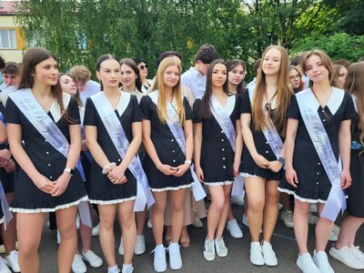 Останній дзвоник у Ковелі: понад 670 випускників попрощалися зі школою