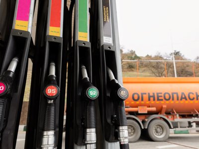 Не більше 20 літрів на руки - в окупованому Криму обмежують продаж бензину АІ-95