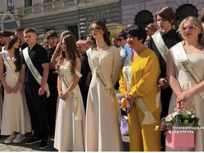 Для випускників чернівецького ліцею №22 пролунав останній дзвоник