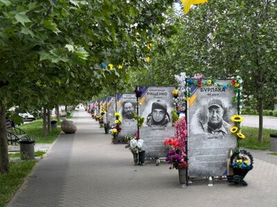 На Київщині дівчата-підлітки танцювали під російську музику на Алеї Слави