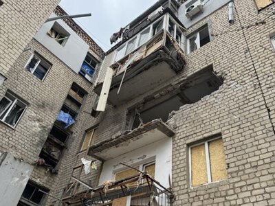 Росіяни влучили по газопроводу та багатоповерхівці у Херсоні, постраждали цивільні