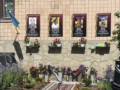 На Збаражчині відкрили пам’ятну дошку полеглому воїну Віталію Петрову