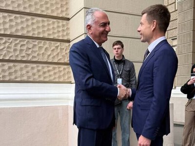 До Одеси прибув спадкоємець іранського престолу Реза Пахлаві