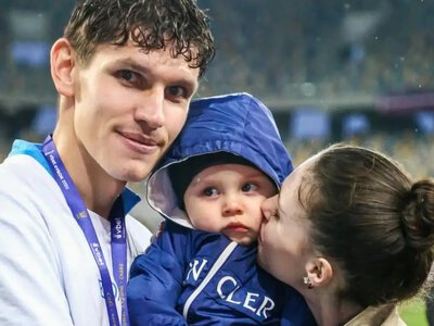 Донька Ігоря Суркіса показала сімейну ідилію з гравцем київського Динамо