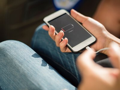 Старий смартфон у шухляді може стати проблемою: про що попередили експерти