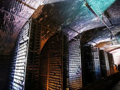 Грузія вперше показала винний склеп Сталіна на 40 000 пляшок