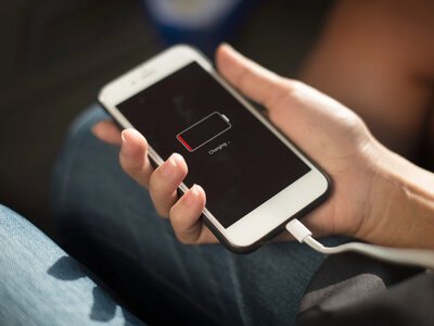 Чому не варто тримати смартфон розрядженим - На пенсії
