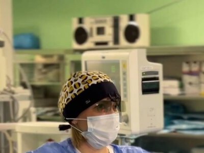 У Львові лікарі видалили гігантську паратубарну кісту, розміром майже як волейбольний м’яч
