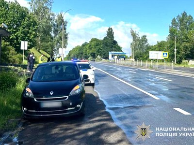 На Хмельниччині 82-річна пенсіонерка потрапила під колеса автомобіля