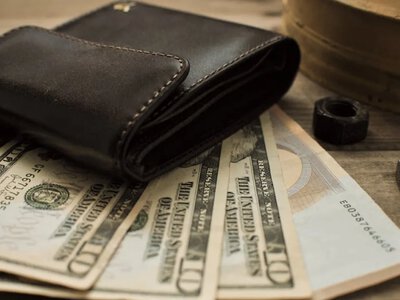 Курс валют: скільки коштують долар і євро в обмінниках та НБУ 
