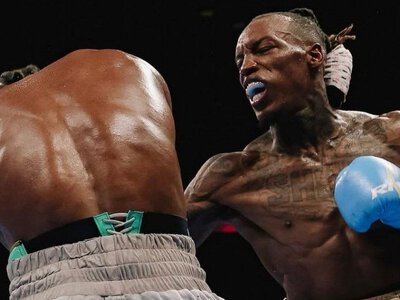 Чемпіон світу з боксу викинув суперника з рингу під час бою