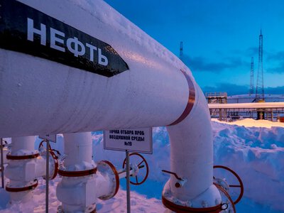 ЄС обмірковує тимчасове заморожування обмеження на ціни на нафту РФ — Bloomberg