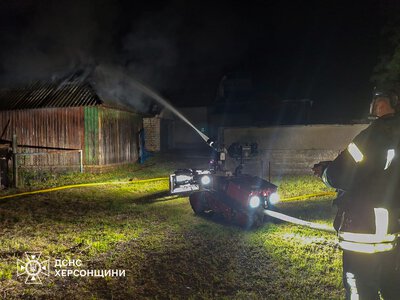 У селі на Херсонщині пожежу в приватному секторі гасили за допомогою роботизованого комплексу