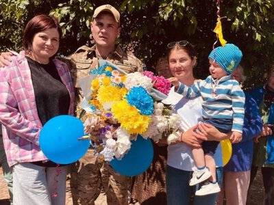 На Волині емоційно зустріли звільненого з полону воїна Вадима Яковського
