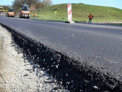 У Непалі вирішили будувати дороги з переробленого пластику: чи буде це дієво