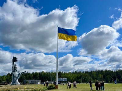 В одній з громад Житомирщини встановили флагшток із Державним Прапором України