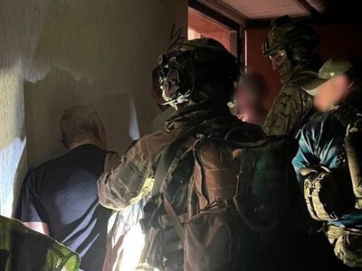 З’ясовували пріоритет на дорозі. У Києві чоловік тричі вистрелив у бік іншого водія та поранив його в живіт — поліція