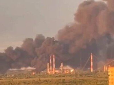 Україна завдала удару по нафтопереробному заводу у Саратові та військовому об’єкту на Каспійському морі, – Зеленський.