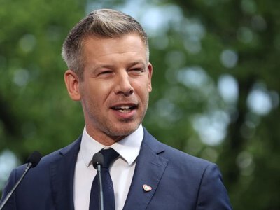 Конфлікт між Мадяром і президентом часів Орбана загострюється: що відбувається в Угорщині