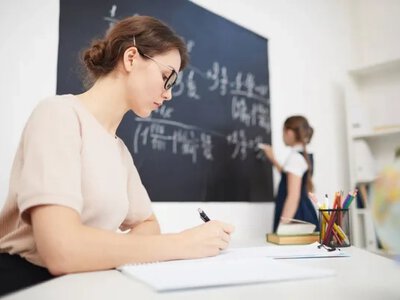 12 тисяч гривень не мотивують: у Раді вимагають від Кабміну радикально переглянути зарплати молодих вчителів