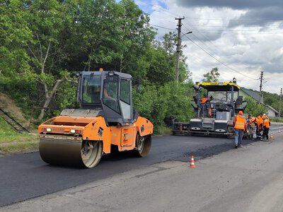 Ремонтують дорогу між Буковиною та Прикарпаттям