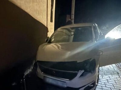 Драгер зашкалював: у Нагірянці на Тернопільщині п’яний водій Peugeot врізався у житловий будинок