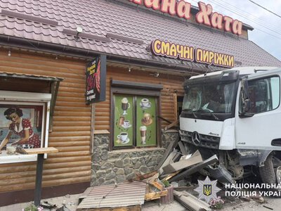 Смертельна ДТП біля кафе на Хмельниччині: водієві вантажівки оголосили підозру
