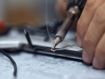 Паяльник у руках новачка: як не зіпсувати першу роботу?
