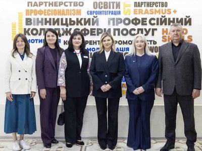 Візит Олени Зеленської до Вінниці: реальна безбар’єрність чи демонстрація успішного кейсу?