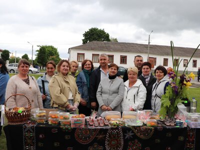 У місті на півночі Житомирщини під час благодійного ярмарку зібрали понад 160 тис. грн на підтримку ЗСУ
