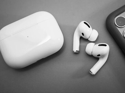 Забудьте про звичайні навушники: Apple працює над AirPods нового покоління