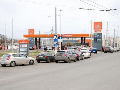 Ні 92-го, ні 95-го: у Криму вже й талони не рятують від дефіциту бензину