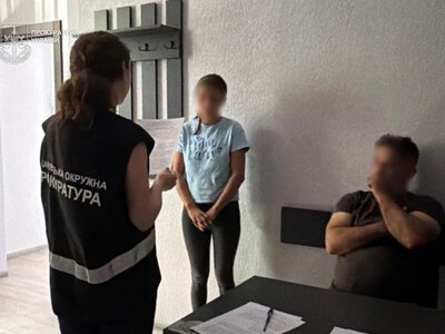 На Закарпатті арештували жінку, яка знімала порнографію з 13-річною донькою