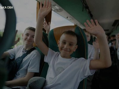 Перші 100 дітей із Сумщини вирушили на відпочинок у межах проєкту “Карпатська зміна”