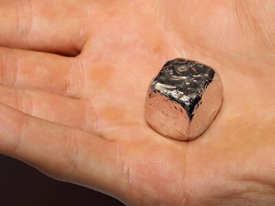 Дорожчий за золото і платину: цей рідкісний метал виробляють лише дві країни