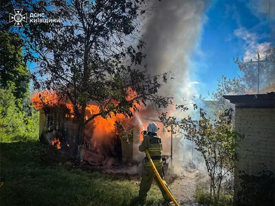 На Обухівщині рятувальники ліквідували пожежу в приватному домоволодінні