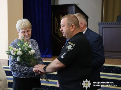 Поліцейські Кіровоградщини вшанували пам’ять загиблих колег та відзначили їхні родини державними нагородами